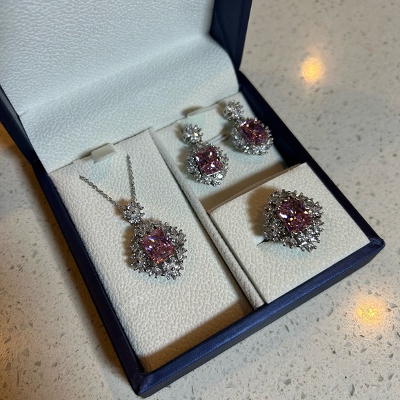 Sparkling Jewelry Set with box and Paper Bag - Picture 2 of 15